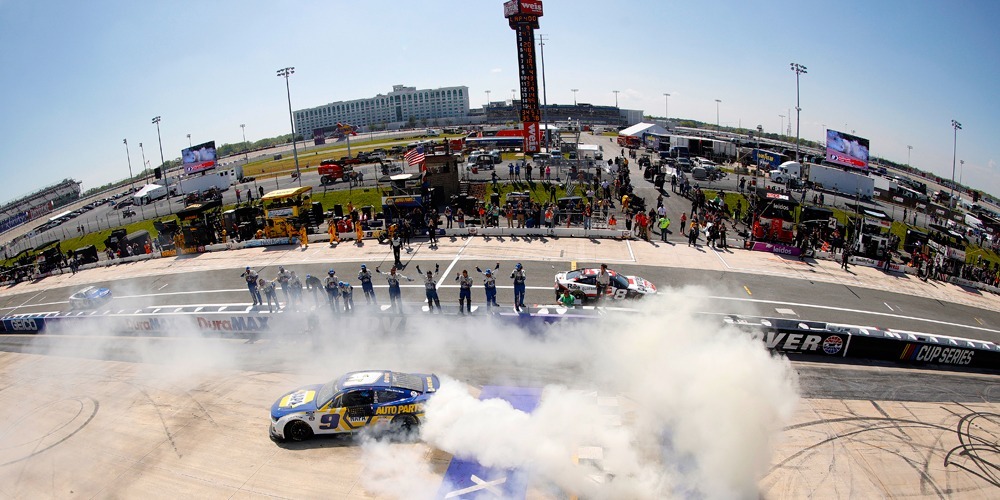 Dover Motor Speedway Racing Car Tires burnout after Winning DuraMAX Drydene 400